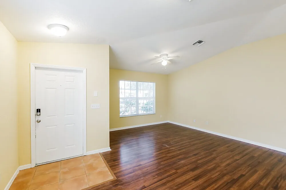 3 bed, 2.0 bath, 1258 sqft, $2,575 — Photo 4