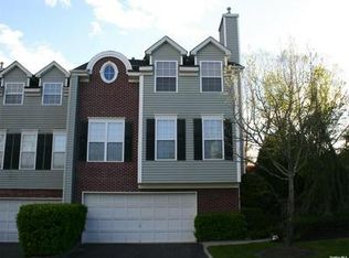 141 Paddington Cir, Smithtown, NY 11787