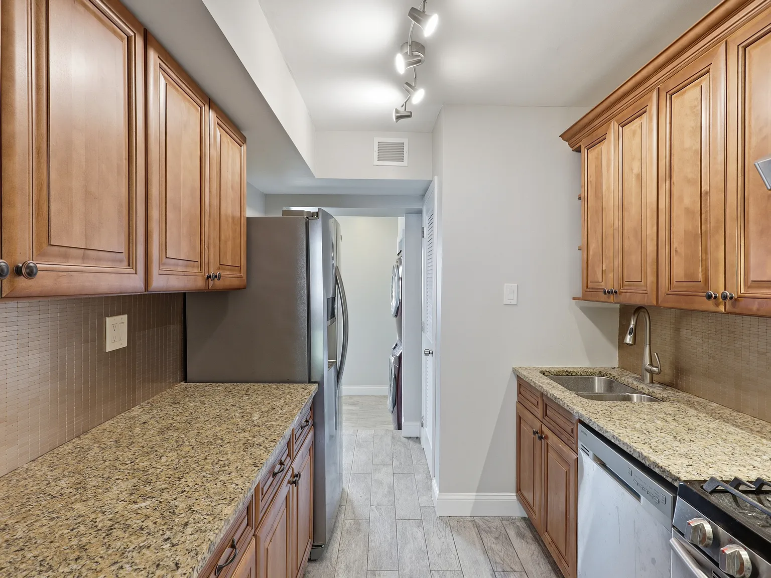 2 bed, 800 sqft, $1,899 — Photo 4