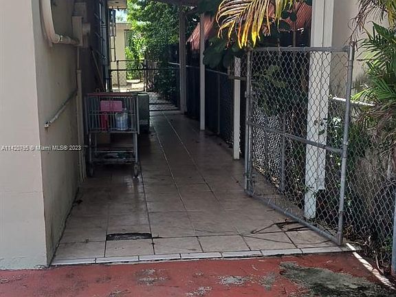 5th image of 821 NW 20th Ave