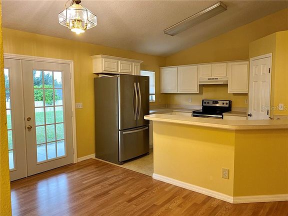 4th image of 817 Breezy Lake Way