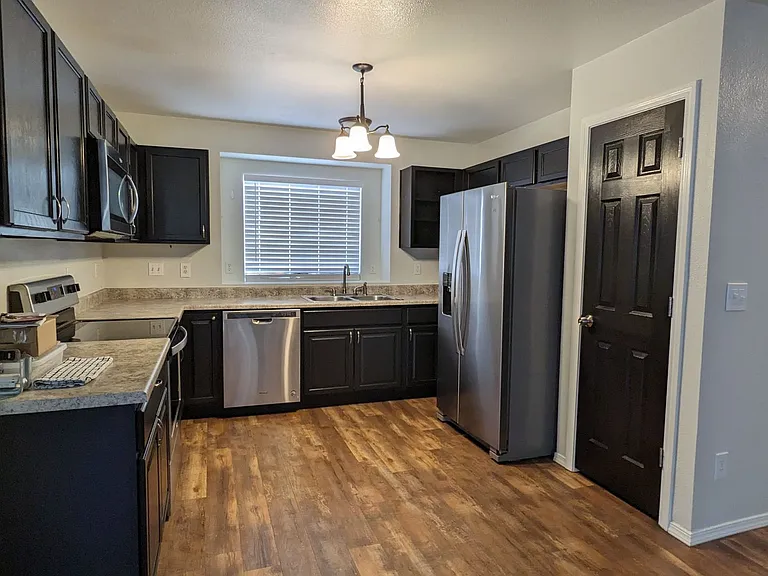 5444 Hicks Dr — Photo 2