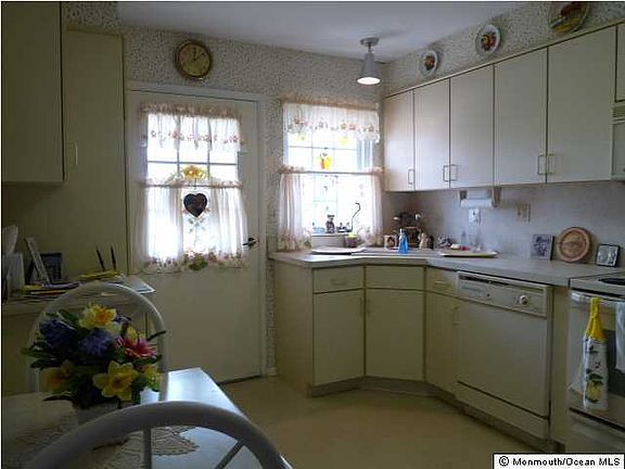 2nd image of 1158 Argyll Circle #B