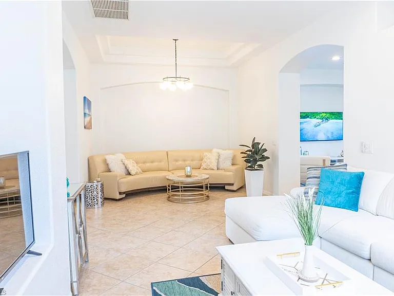14059 Mirror Ct — Photo 3