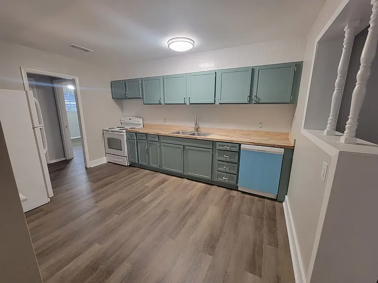 2610 Demaret Dr — Photo 4