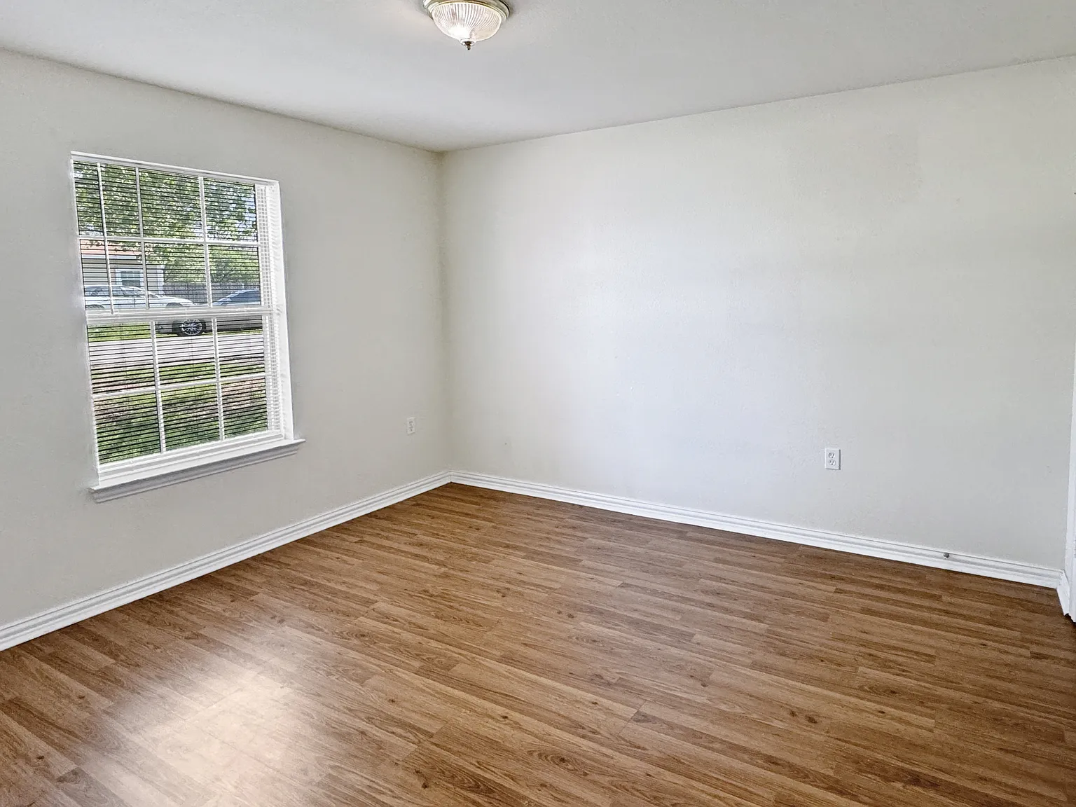 5711 Arlington Park Drive - 1 — Photo 2