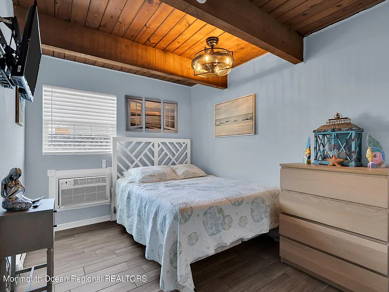 1812 Boulevard #11 — Photo 3
