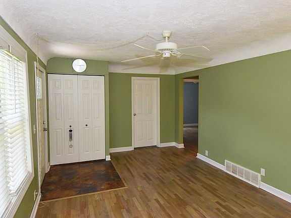 4th image of 7812 Kingston Dr