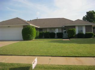 1017 NE 17th St, Moore, OK 73160