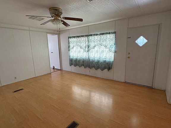3rd image of 821 W BUIST Avenue