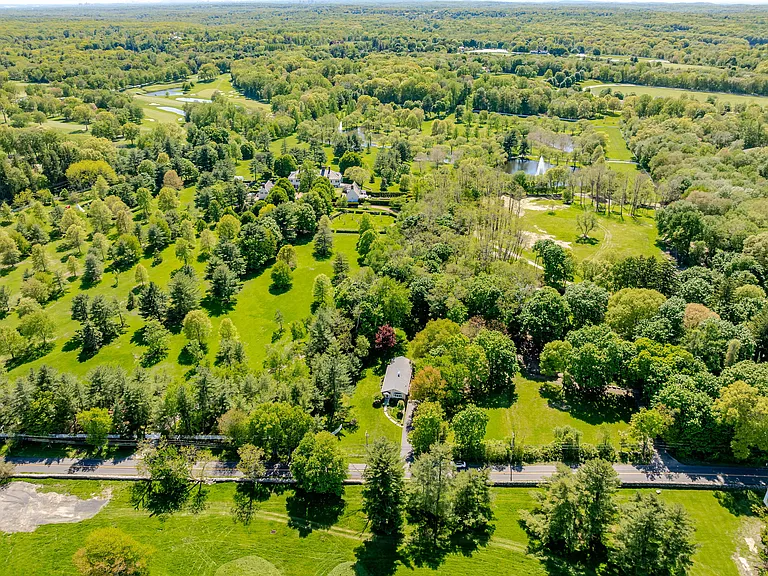 395 Taconic Rd — Photo 16