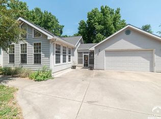 861 Elm St, Lawrence, KS 66044