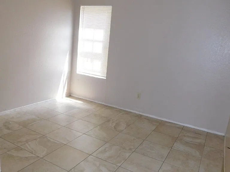 2223 Katy Ln #2223B — Photo 3