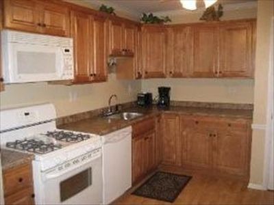 1550 Sandhurst Ct APT A, Wheaton, IL, 60189