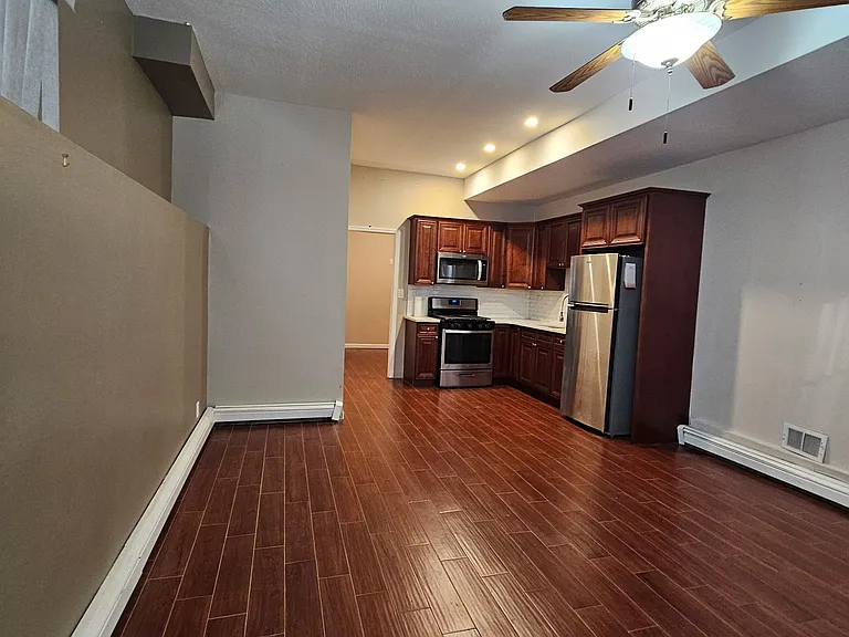 1053 Rensselaer Ave #B — Photo 4