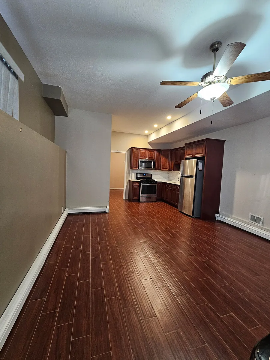 Building Photo - 1053 Rensselaer Ave #B