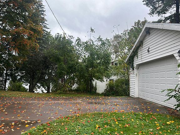 3rd image of 2689 Burlingame Rd