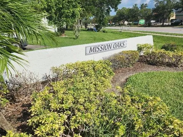 13712 Mission Oaks Blvd, Seminole, FL 33776