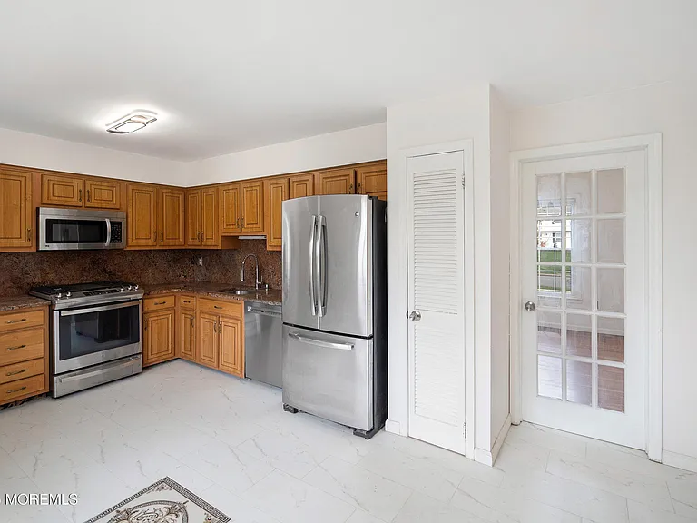 10 Monroe Ct — Photo 13