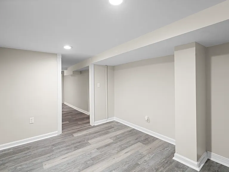 70 Lambert St — Photo 25