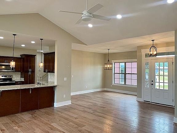 5th image of 180 Crooked Creek Dr