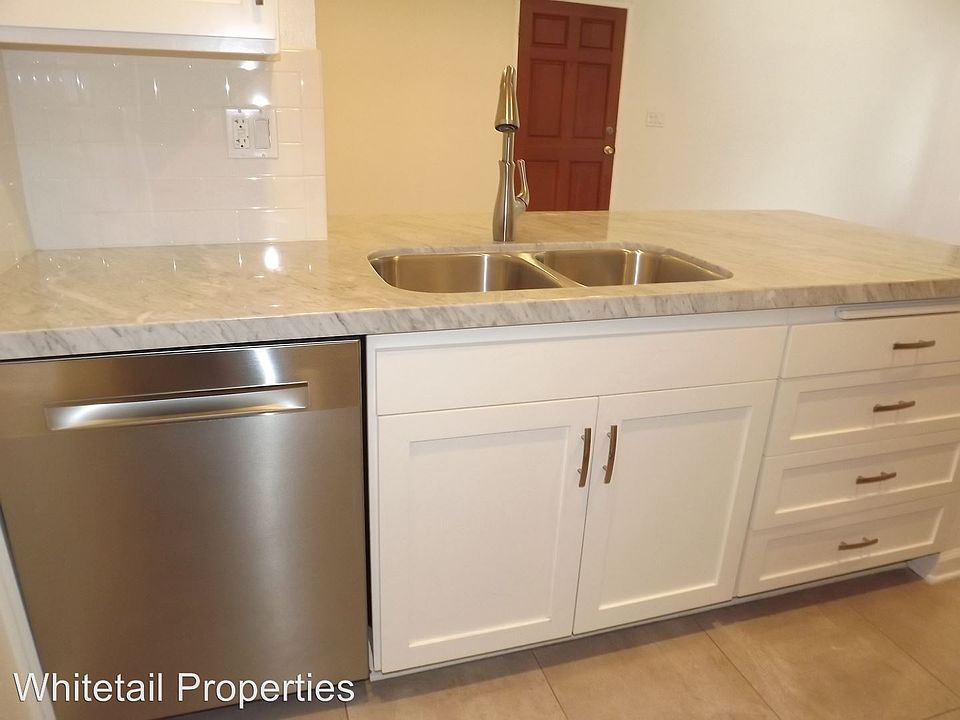 1st image of 18645 Hatteras St Unit 261