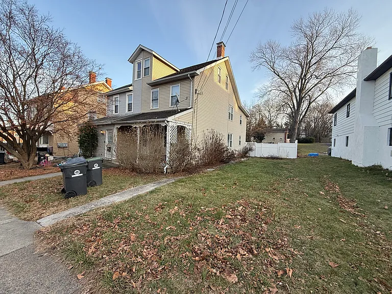 812 W Bridge St — Photo 2