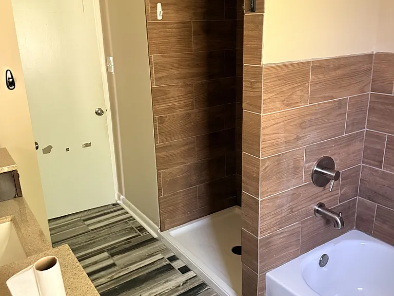116 Walton Ct — Photo 3