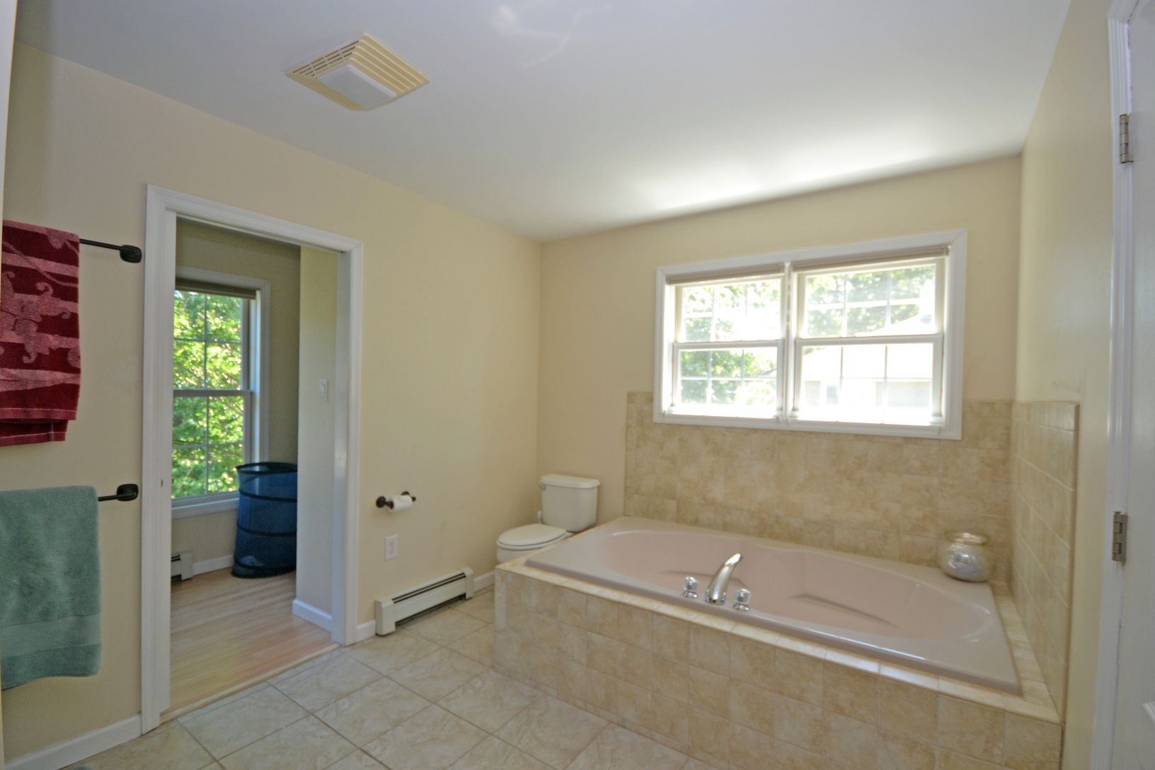 Oversized Master Bath