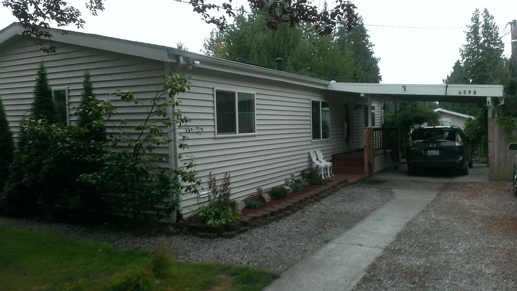 4598 Decatur Dr photo 1