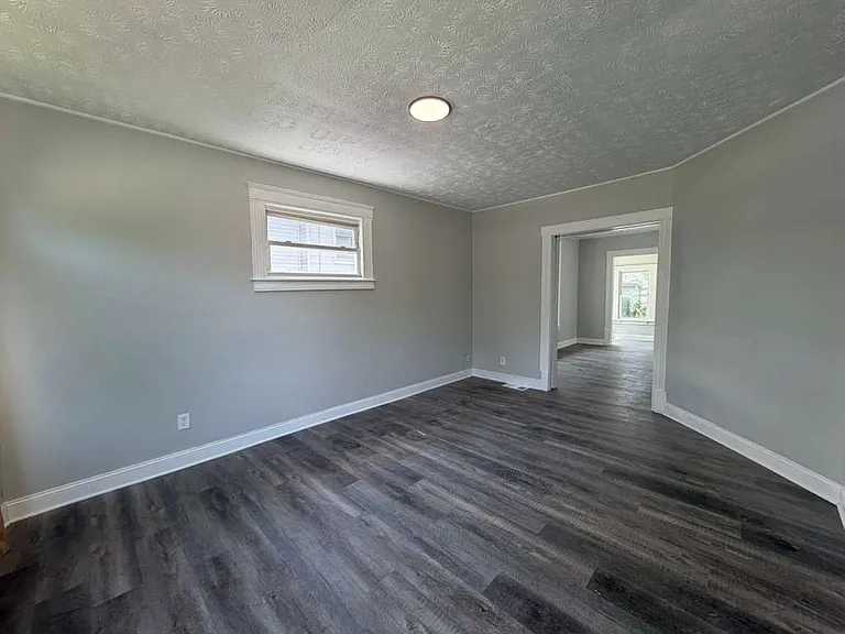 2132 W 100th St — Photo 27