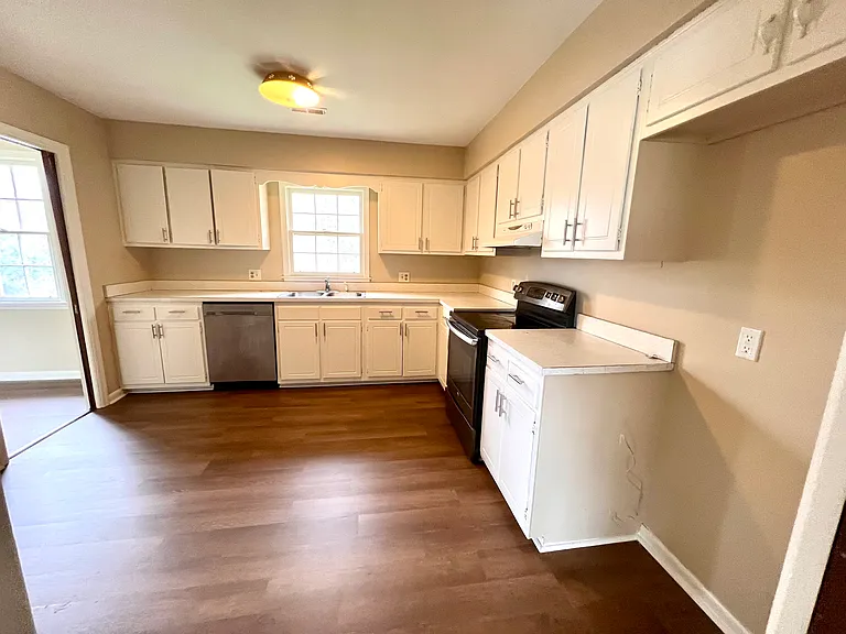 600 Brooks Rd — Photo 8