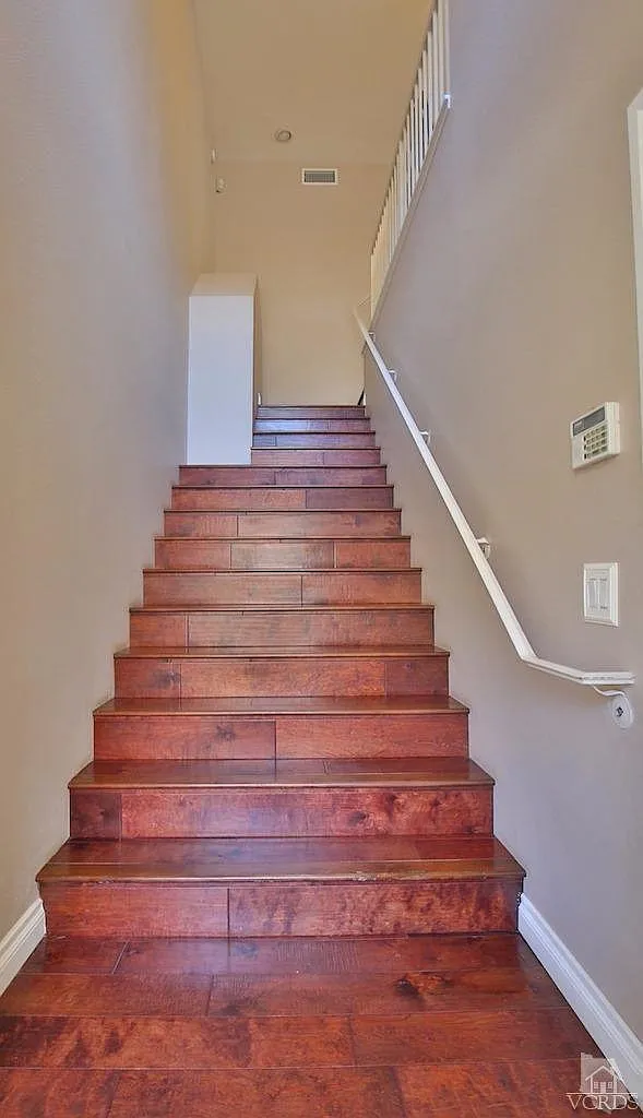 2 Bedroom, 2 Bath Penthouse with Garage & Community Pool — Photo 3