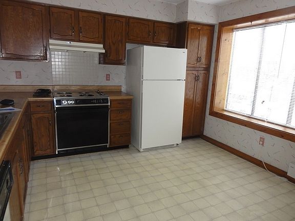 3rd image of 127 Inland View Dr