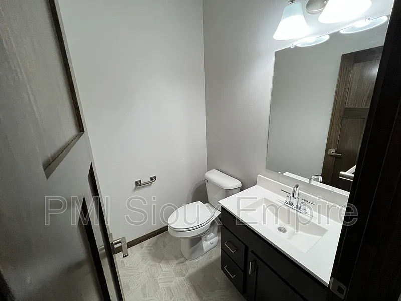 3 bed, 2.5 bath, 1500 sqft, $1,950 — Photo 4