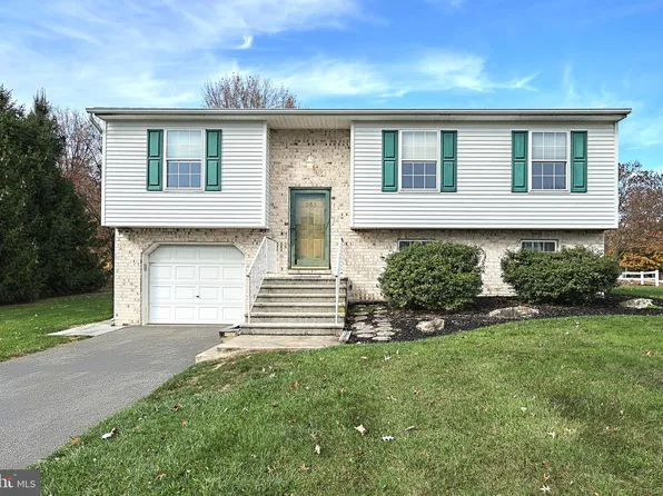 555 Crossing Way, Manchester, PA 17345
