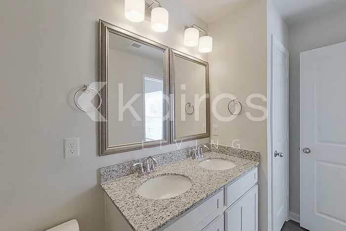 2541 Banyan Cir — Photo 12