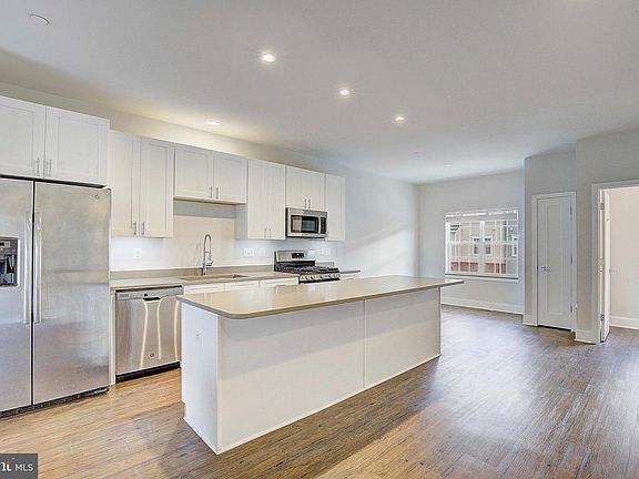 3rd image of 7728 Lexington Ct