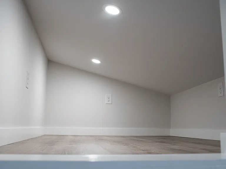729 E Main St — Photo 8