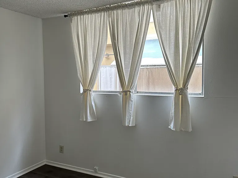 4201 McLaughlin Ave #7 — Photo 6