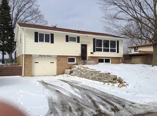 3913 1st St, East Moline, IL 61244