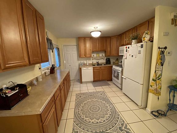 5th image of 106 W Melody Ln