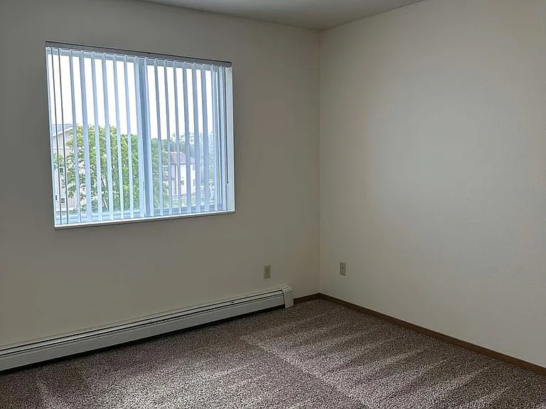 Dakota E & W Apartments — Photo 121