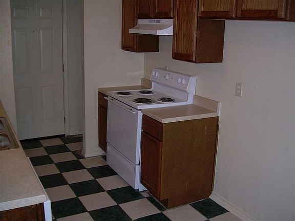 4th image of 2645 Arlington Ln