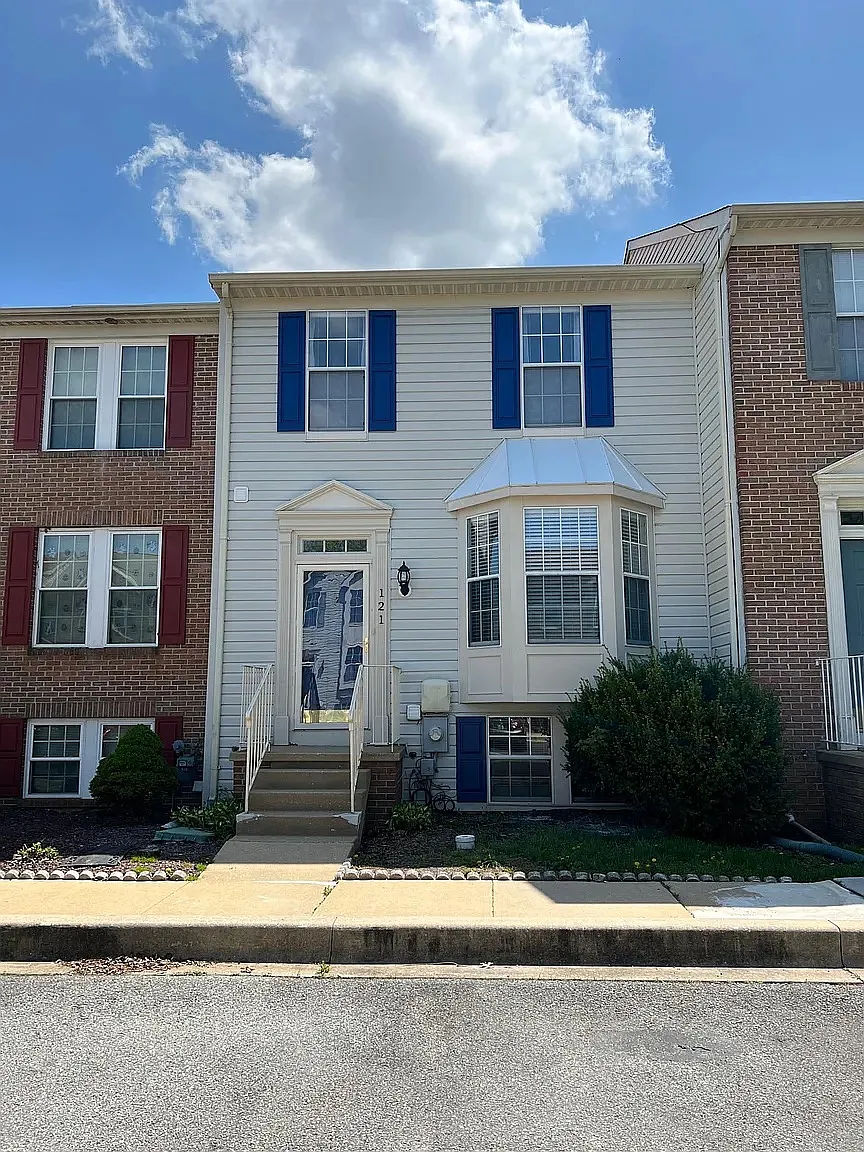121 Abelia Dr — Photo 1