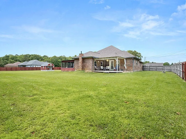 315 Veterans Ln — Photo 17