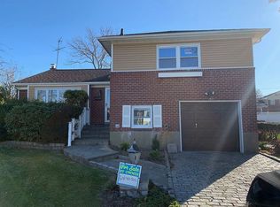 6 Theodore Dr, Plainview, NY 11803