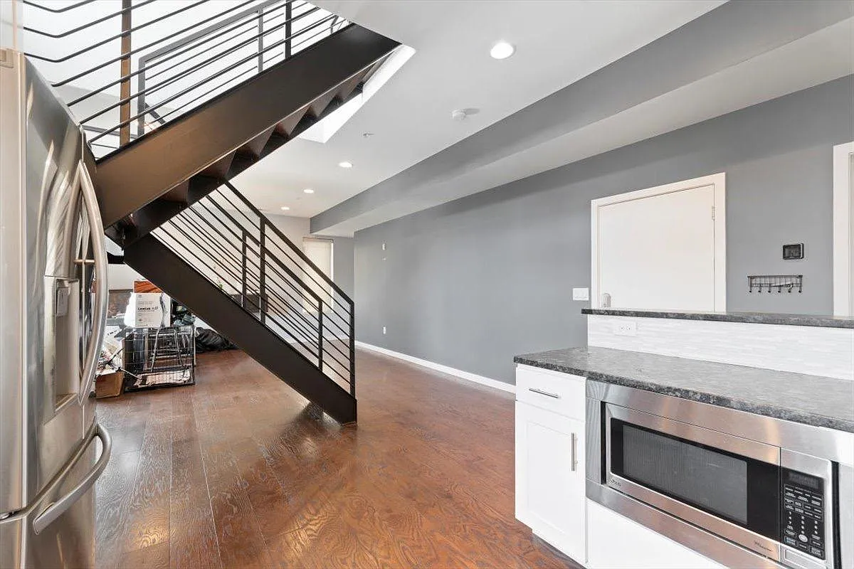 2 bed, 1.5 bath, 1300 sqft, $3,200 — Photo 4