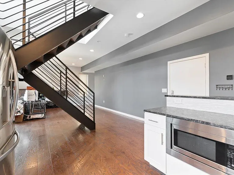 227 W Thompson St #D — Photo 4