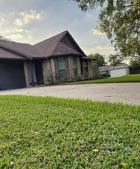 2902 Pioneer Pass — Photo 1